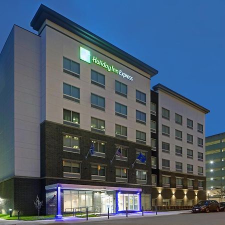 Holiday Inn Express - Milwaukee Downtown By Ihg Экстерьер фото