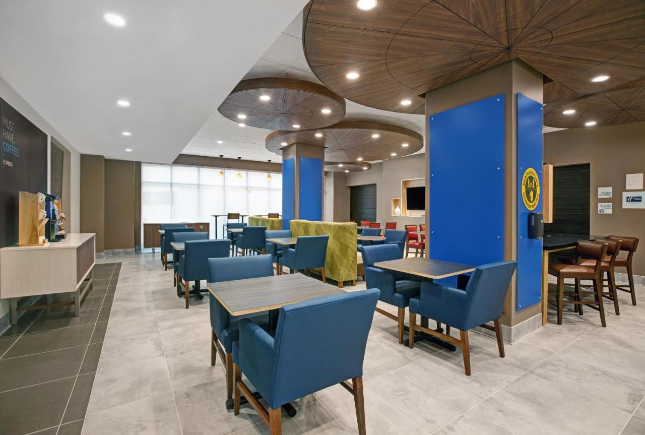 Holiday Inn Express - Milwaukee Downtown By Ihg Экстерьер фото