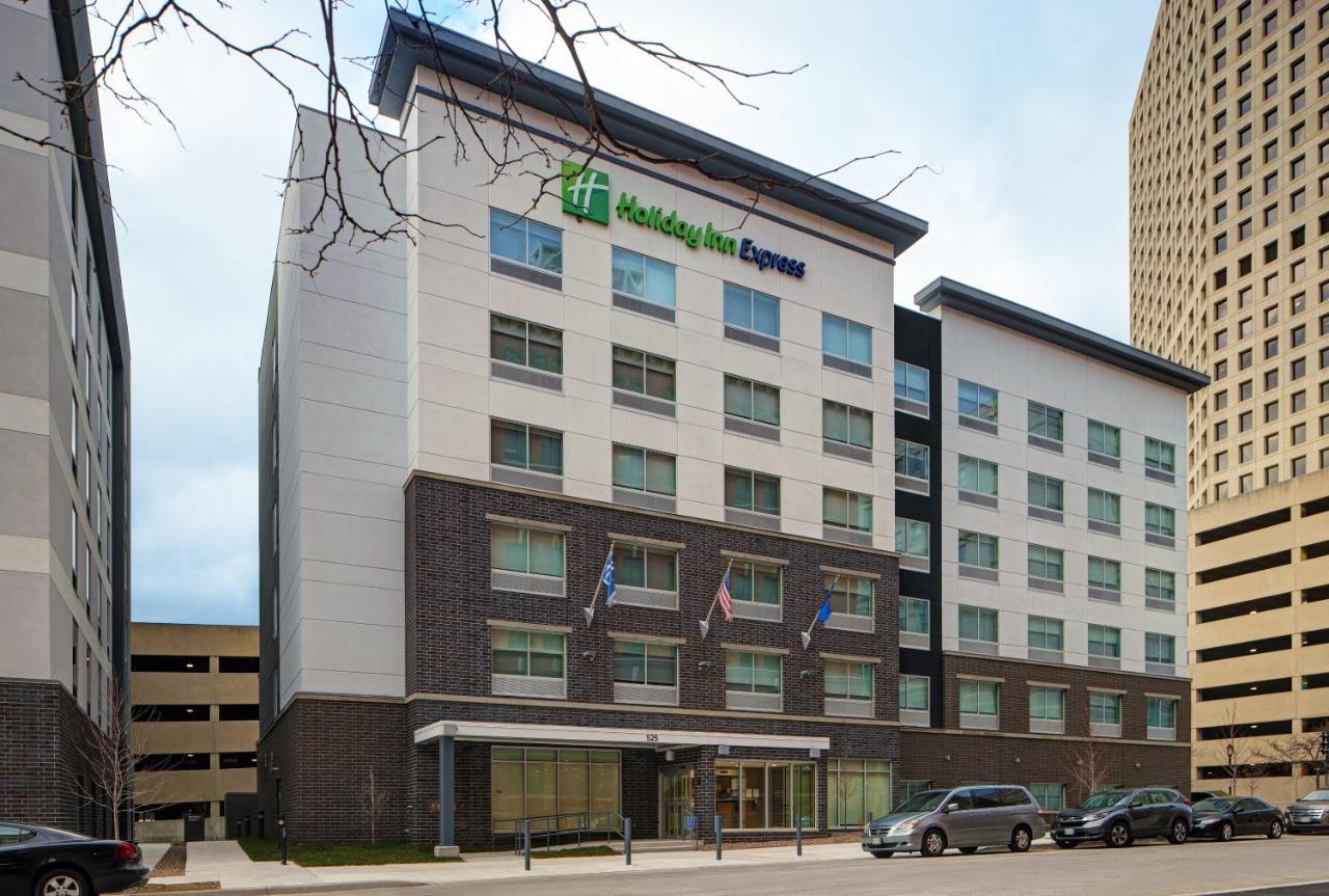 Holiday Inn Express - Milwaukee Downtown By Ihg Экстерьер фото