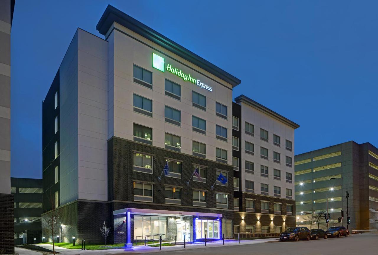 Holiday Inn Express - Milwaukee Downtown By Ihg Экстерьер фото
