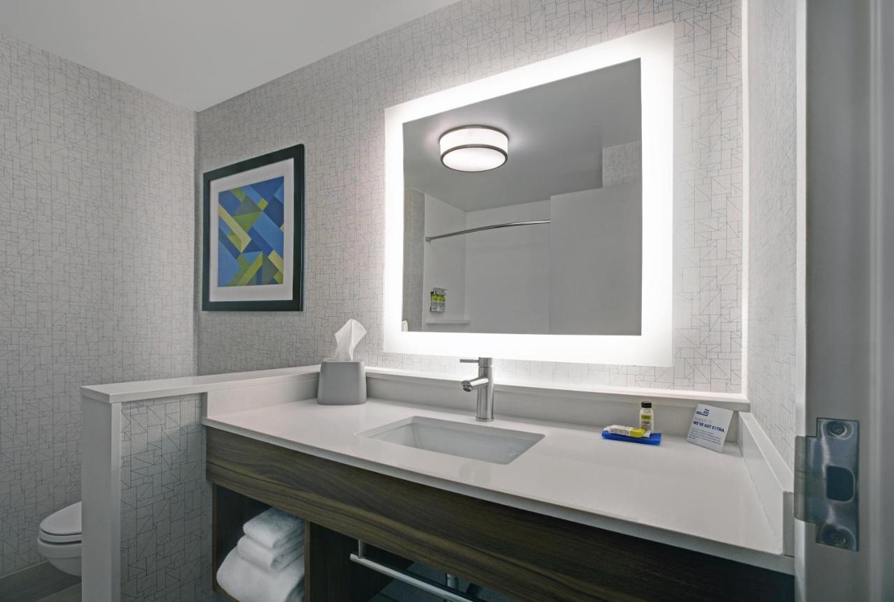 Holiday Inn Express - Milwaukee Downtown By Ihg Экстерьер фото