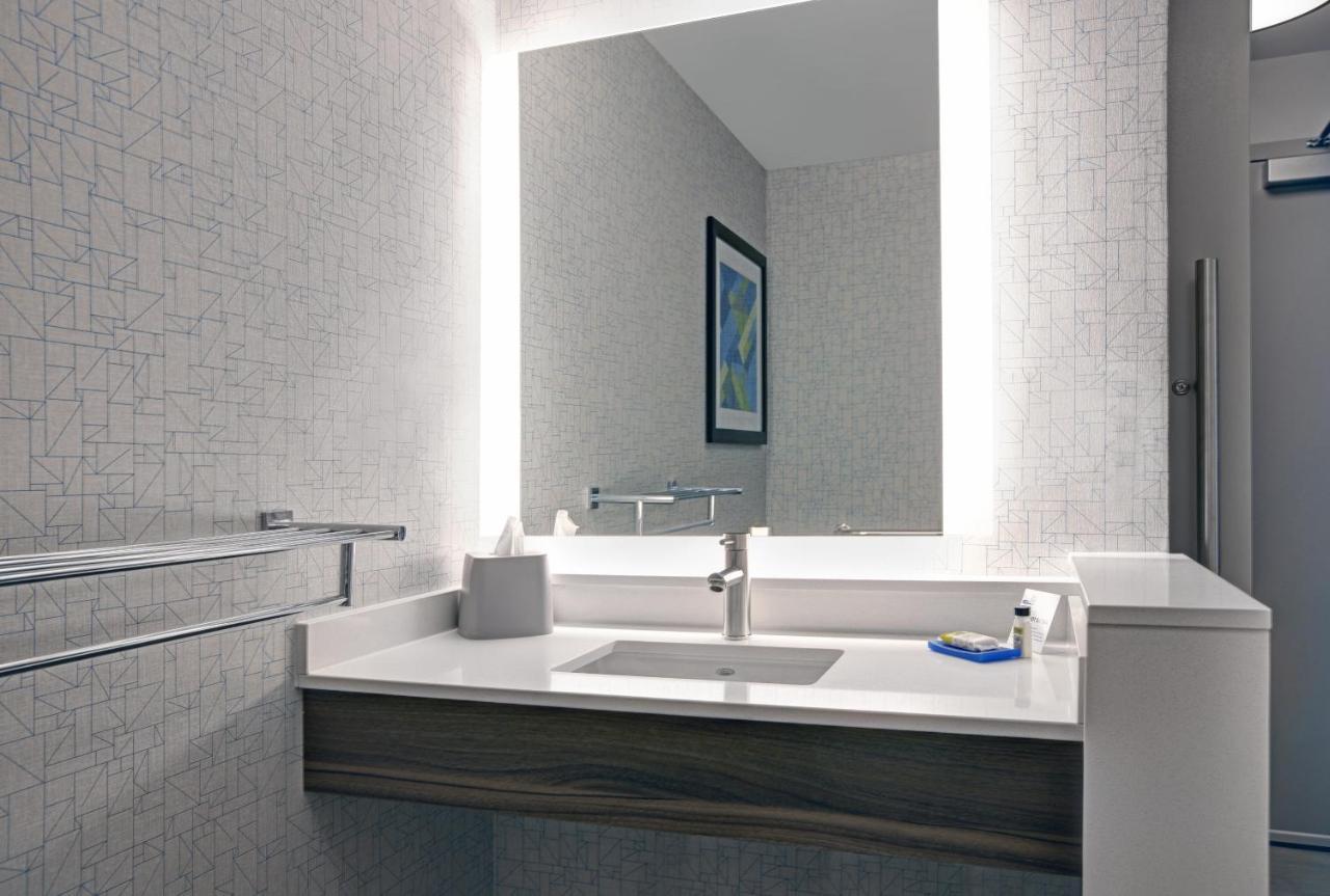 Holiday Inn Express - Milwaukee Downtown By Ihg Экстерьер фото