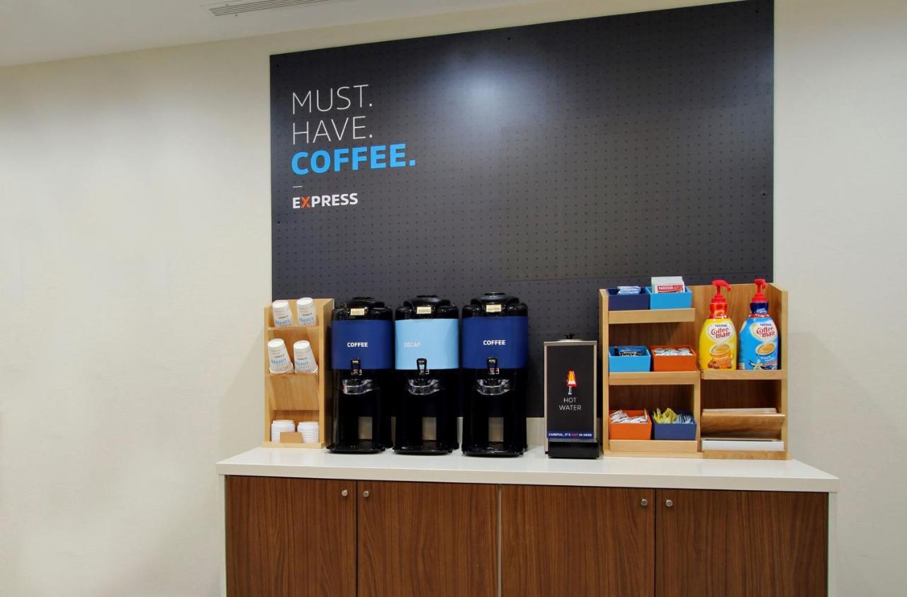Holiday Inn Express - Milwaukee Downtown By Ihg Экстерьер фото