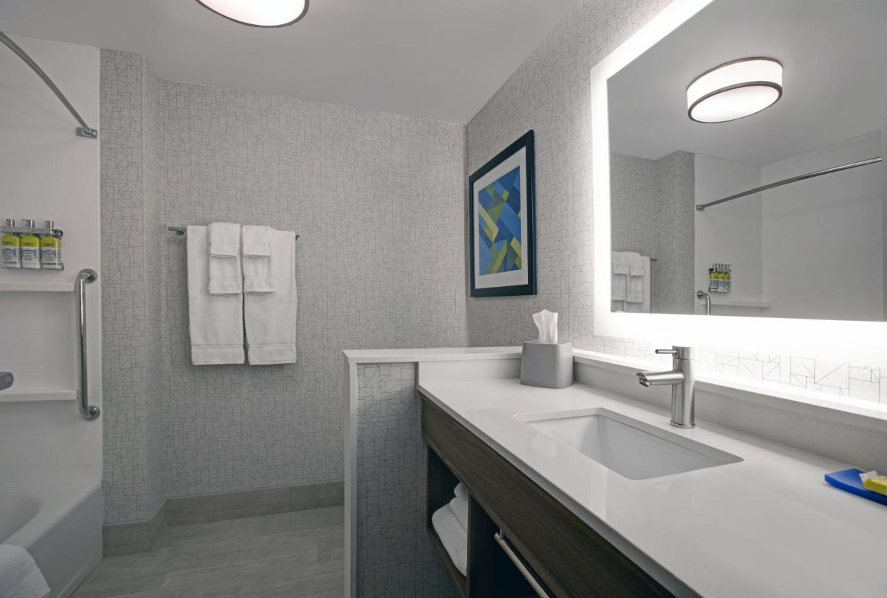 Holiday Inn Express - Milwaukee Downtown By Ihg Экстерьер фото