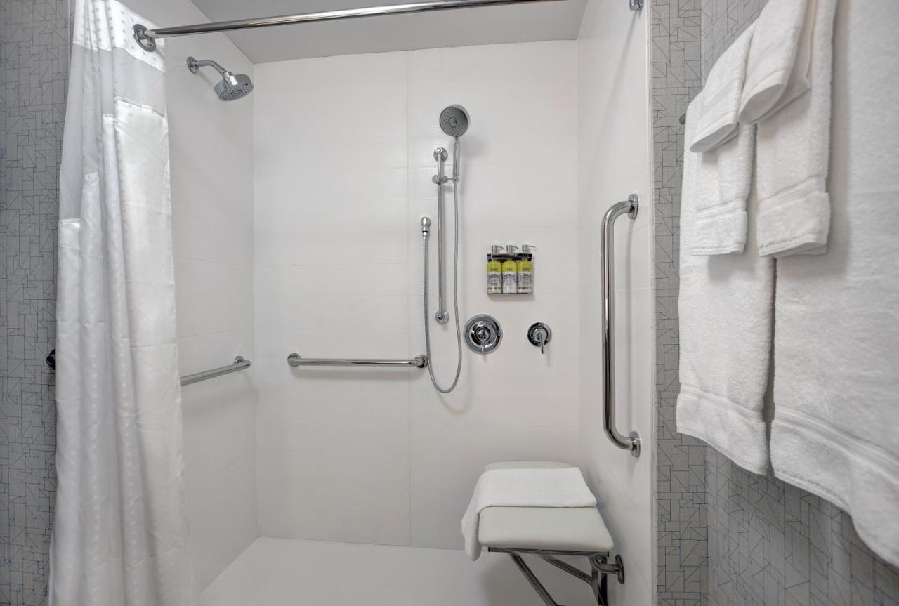 Holiday Inn Express - Milwaukee Downtown By Ihg Экстерьер фото