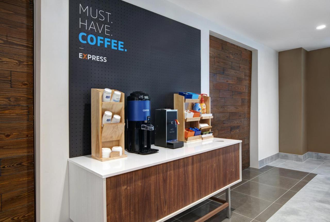 Holiday Inn Express - Milwaukee Downtown By Ihg Экстерьер фото