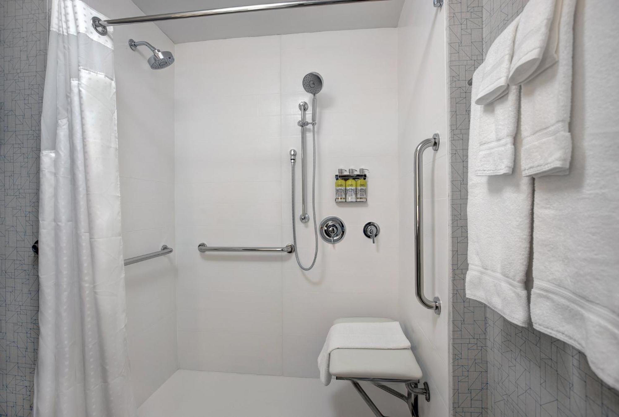 Holiday Inn Express - Milwaukee Downtown By Ihg Экстерьер фото